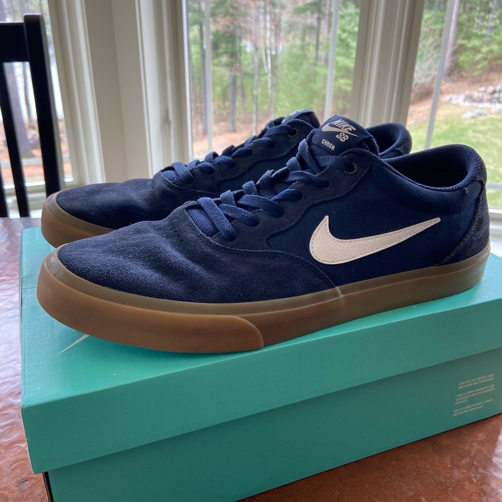 Obsidian/white Nike SB Chron SLR size 13